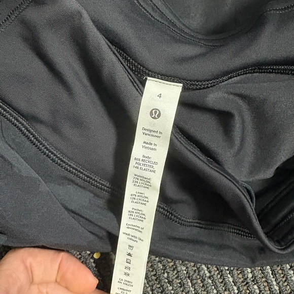 lululemon Pace Rival MR Tall Skirt 
size 4 
NWT 
Heritage 365 camo deep coal - Picture 4 of 5